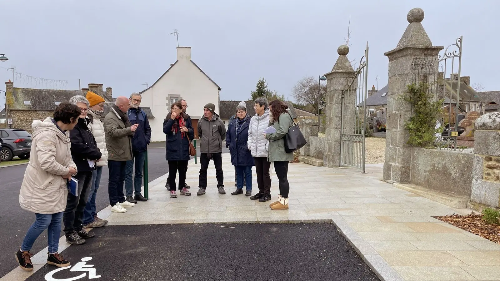 Reprise du tracé du cimetière de l'enclos paroissial de Ploëzal