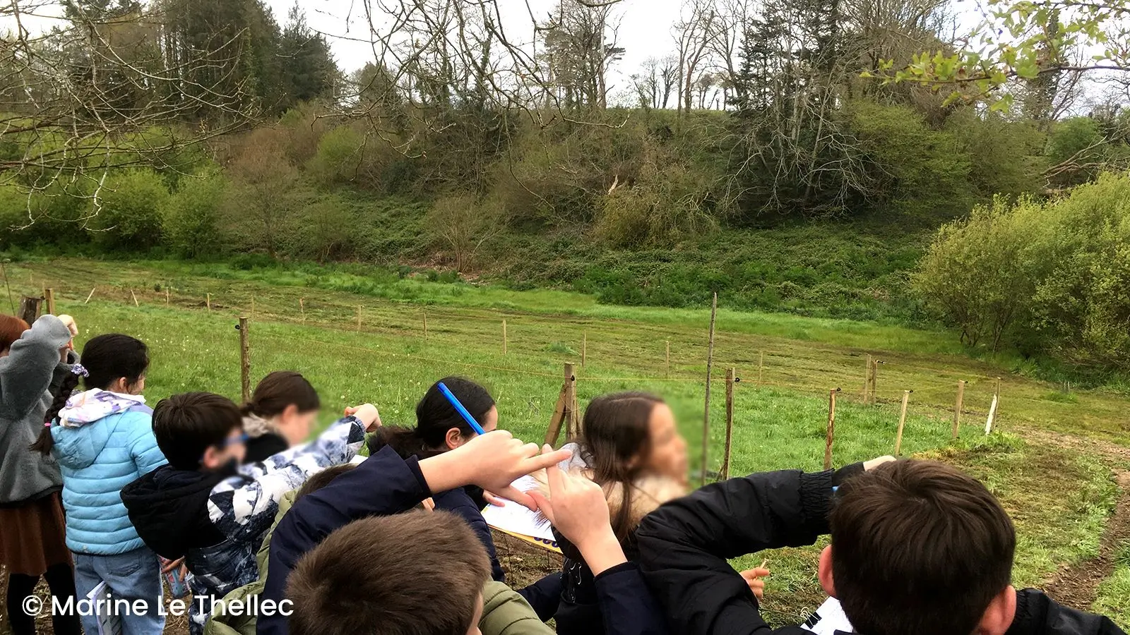 Cadrage du regard sur le paysage, chaque enfant regard à travers son cadre les éléments qui composent la vue